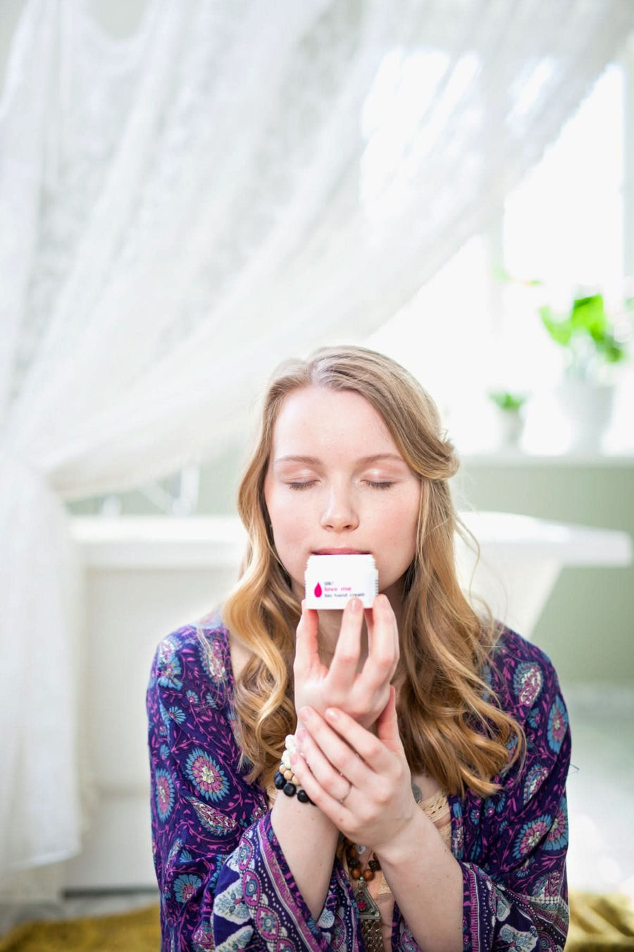 Love Me Moisturising Hand Cream with Mango and Lemongrass, 50ml - Sccoti